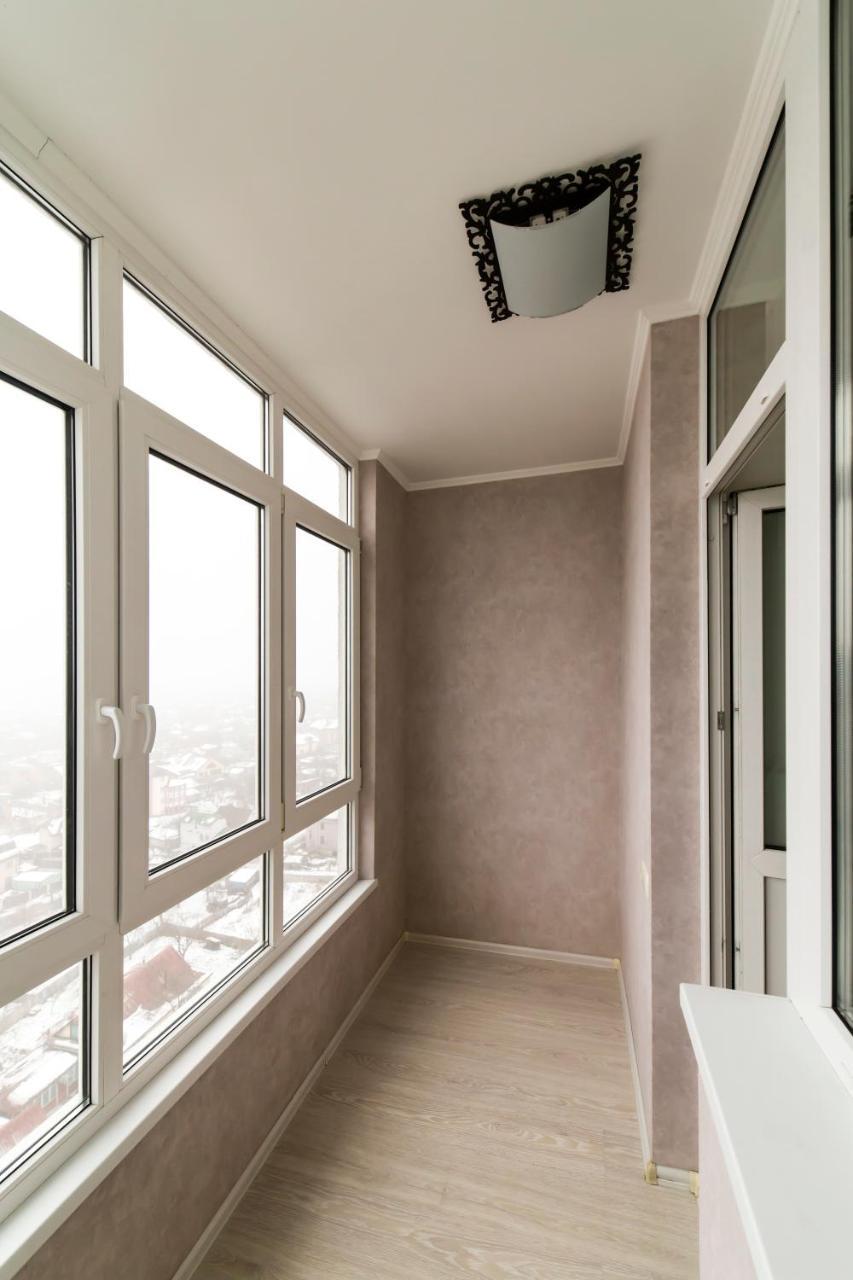 Studio Apartment On Bazhana Киев Екстериор снимка